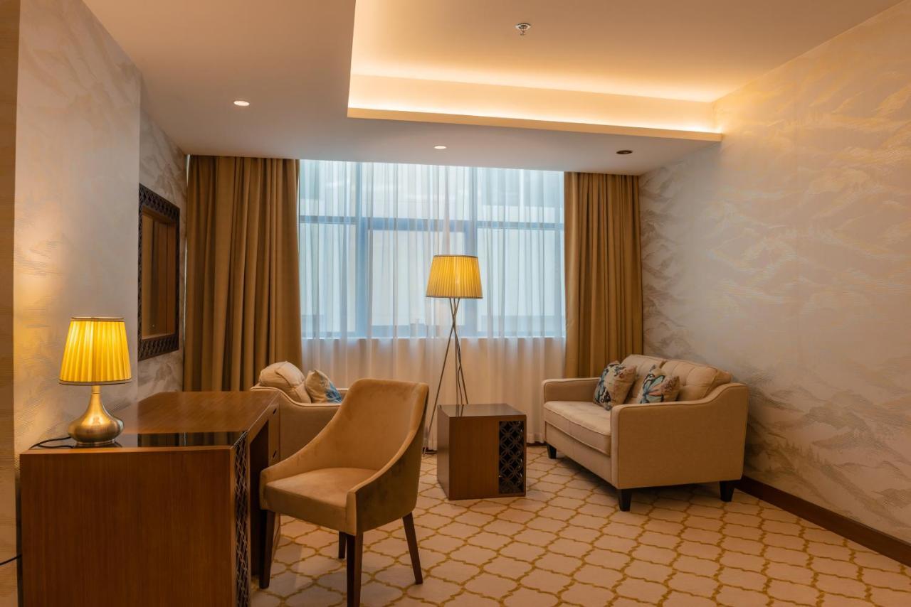 מוסקט Royal Crown Hotel מראה חיצוני תמונה