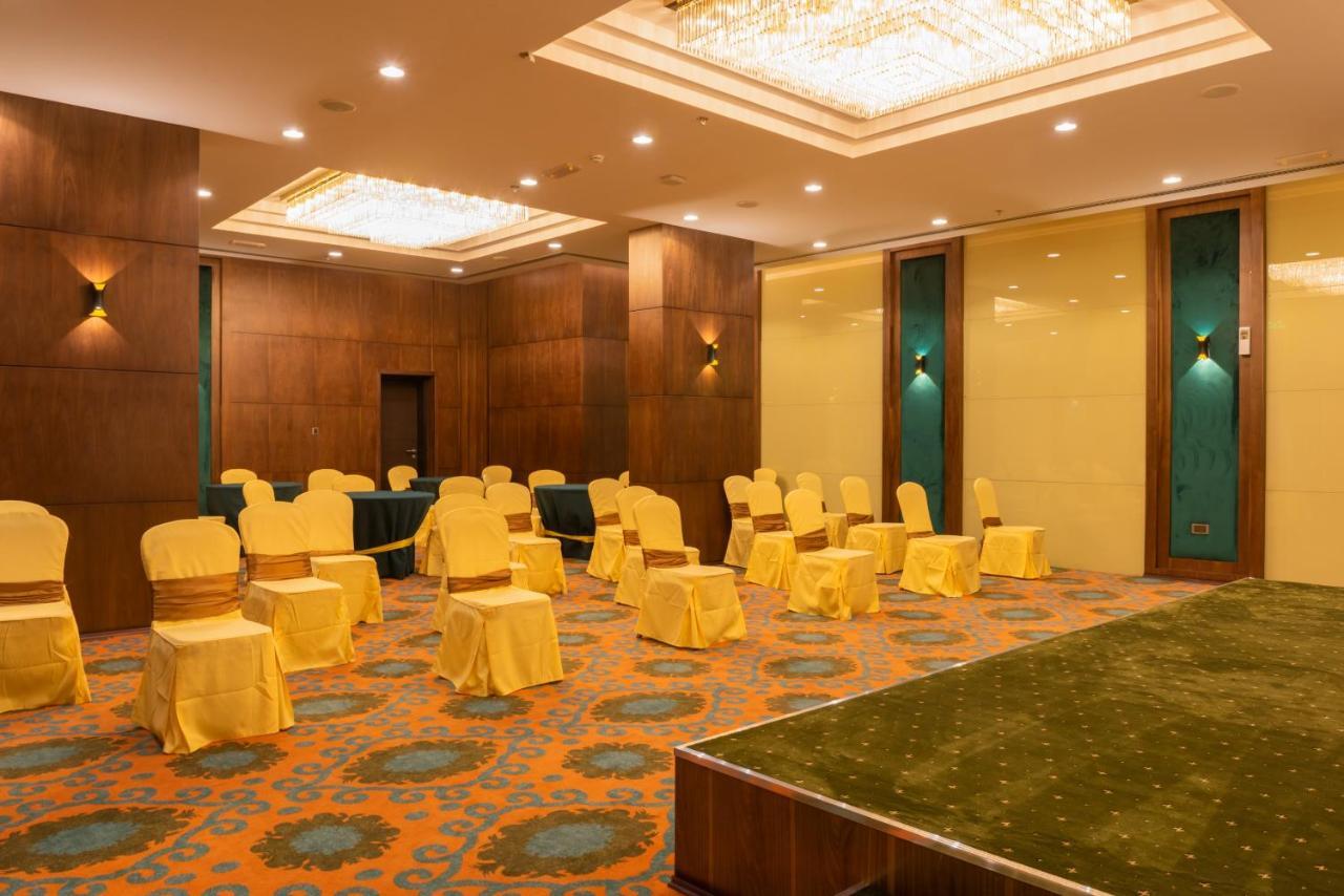 מוסקט Royal Crown Hotel מראה חיצוני תמונה