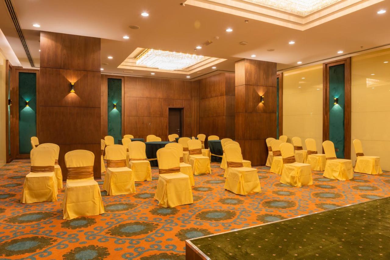 מוסקט Royal Crown Hotel מראה חיצוני תמונה